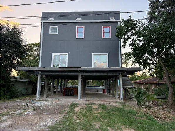 127 5th St, San Leon, TX 77539