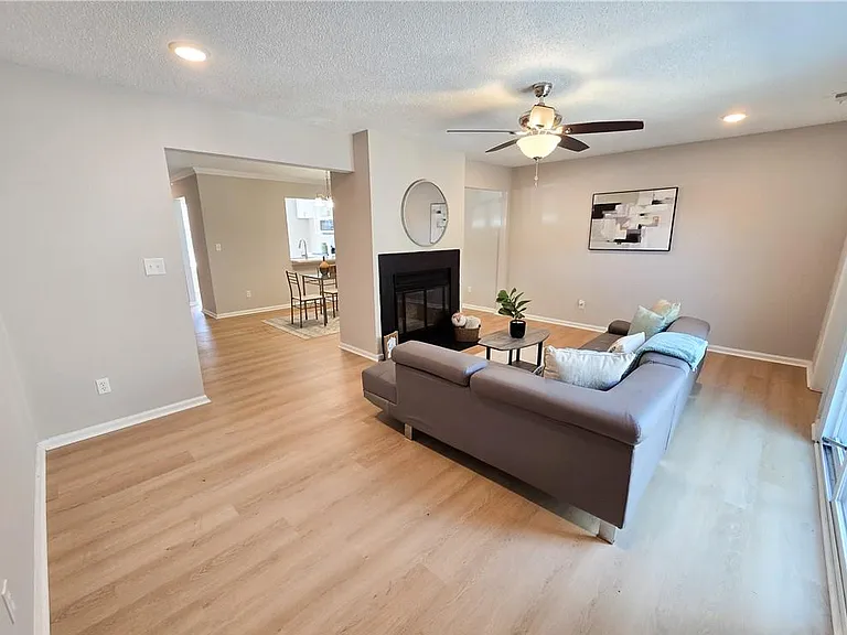 635 Biltmore Dr — Photo 10