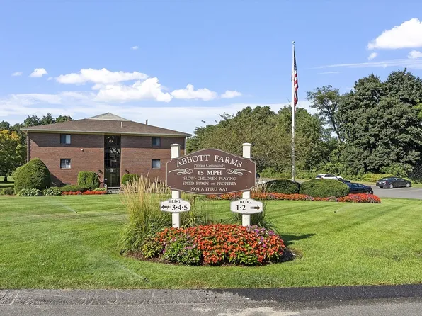 134 Abbott Farm Ln #134, Hudson, NH 03051