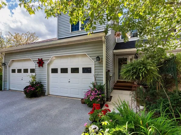 28 Mountain Laurel Ln #28, Fitchburg, MA 01420