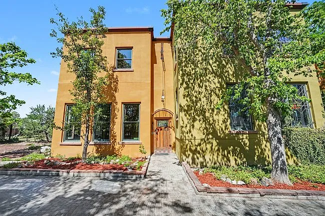 4 bed, 5266 sqft, $4,995 — Photo 4