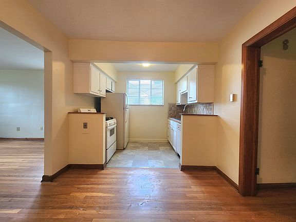 3rd image of 1604 Broadview Ave #D