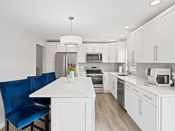4th image of 52 Dunbridge Hts