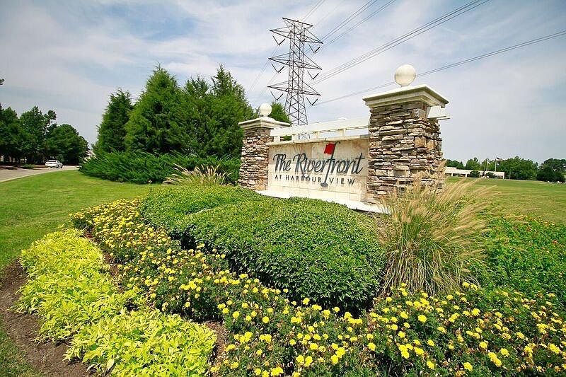 1st image of 303 Lakeside Dr #303