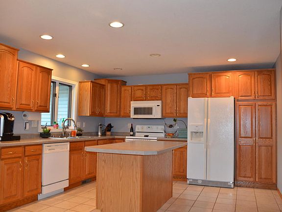 2nd image of 814 Aspen Valley Dr