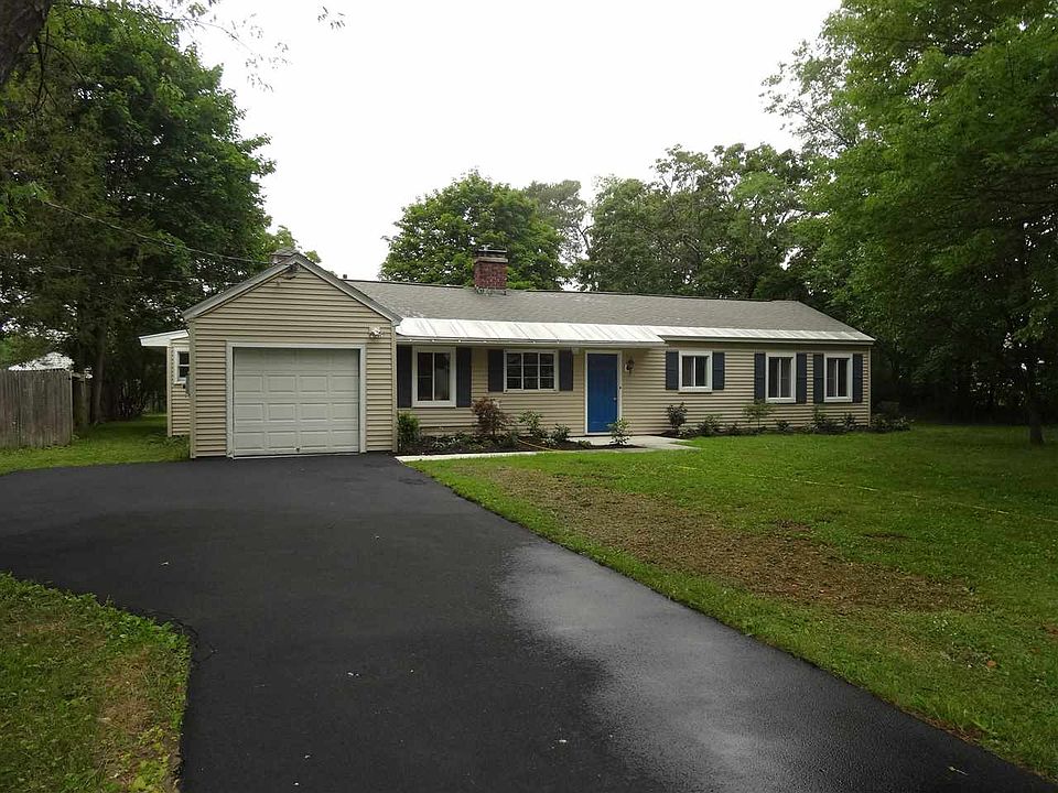 1st image of 11 Birchknoll Dr