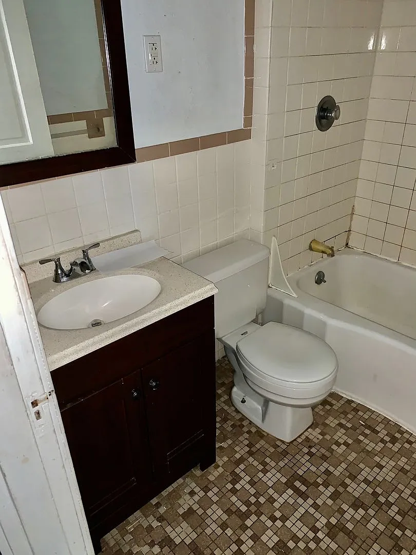 4907 friendship — Photo 1