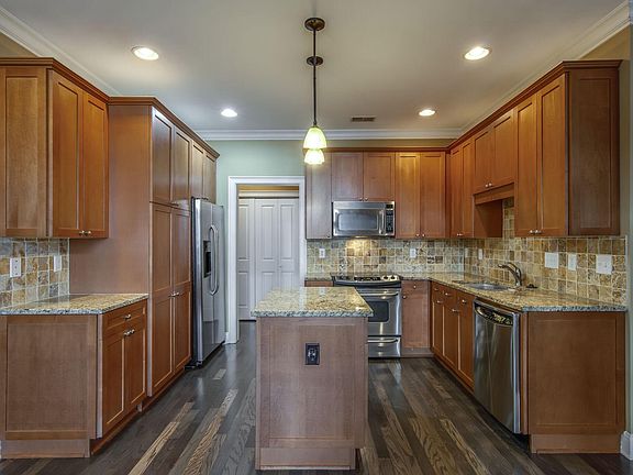 nice sized kitchen with island
