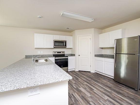 5th image of 1058 Manor Dr