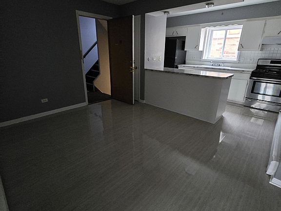 Kitchen & Dining area