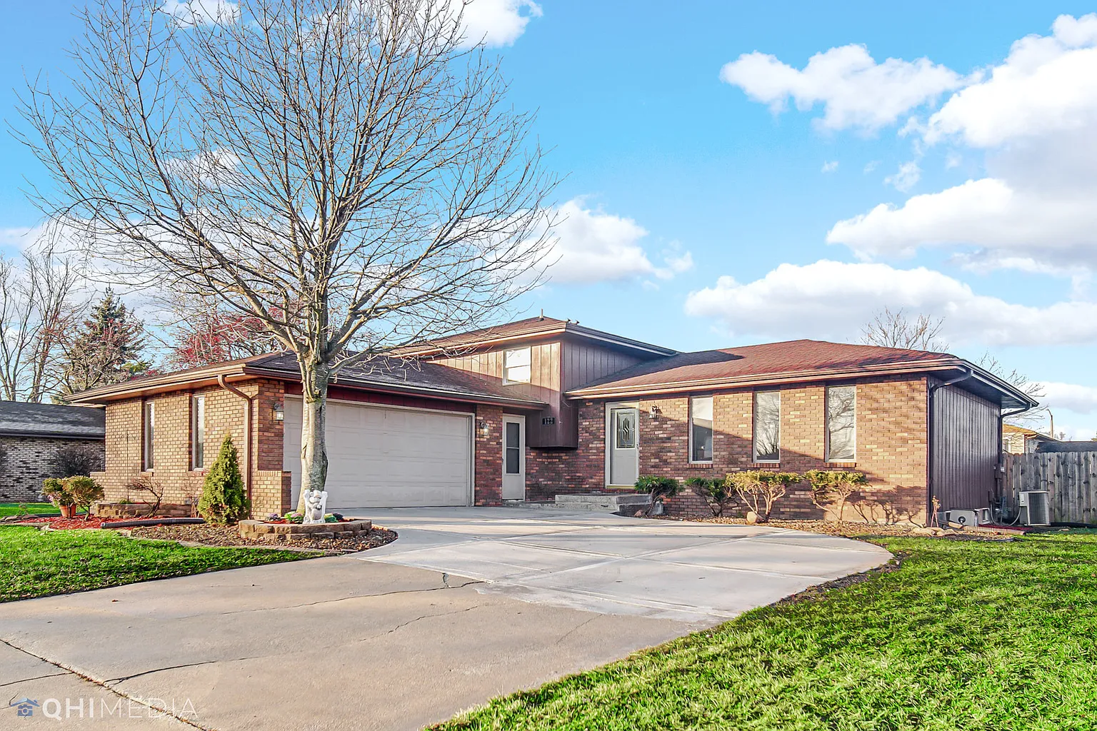 122 Briarwood Dr photo 1