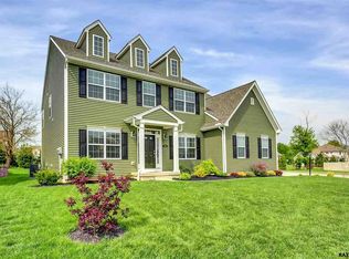 653 Crosslyn Dr, York, PA 17404