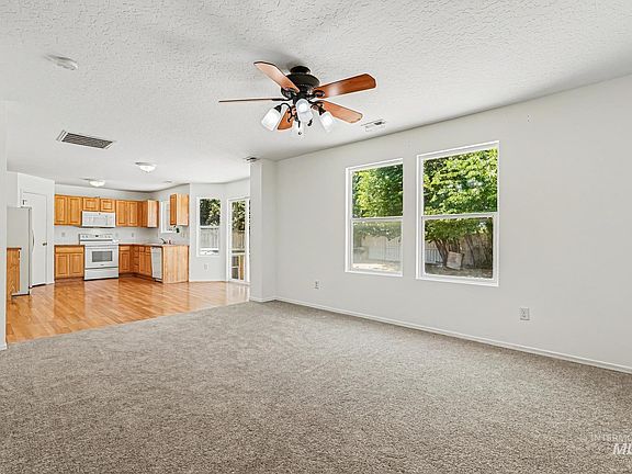 4th image of 16109 Sunnyfield Ave