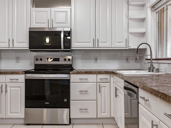 5th image of 284 Allenwood Drive