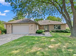 2601 Meadow Pointe Dr, Springfield, IL 62702