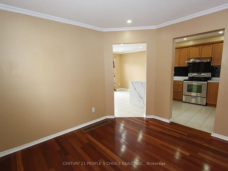 14 Thornbush Blvd — Photo 11