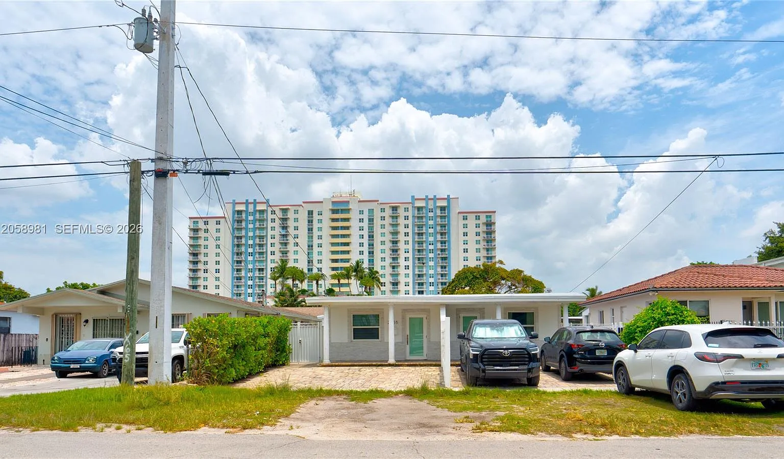 Miami Suburban Acres — Photo 1