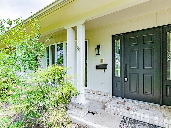 3rd image of 4015 Crown Shore Dr