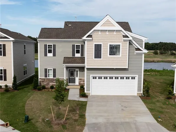 102 Corcoran Ln, Suffolk, VA 23434