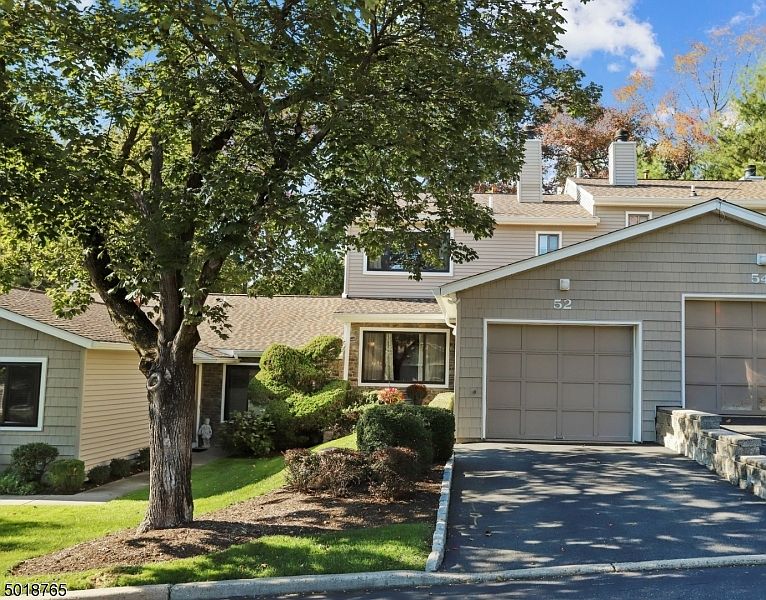 1st image of 52 Glenview Dr