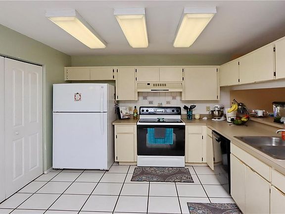 5th image of 12604 Castle Hill Dr