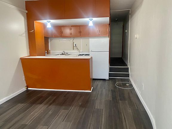 4th image of 915 N 66th St #1