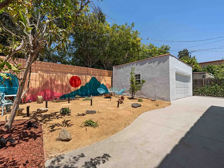 4733 Ambrose Ave — Photo 30