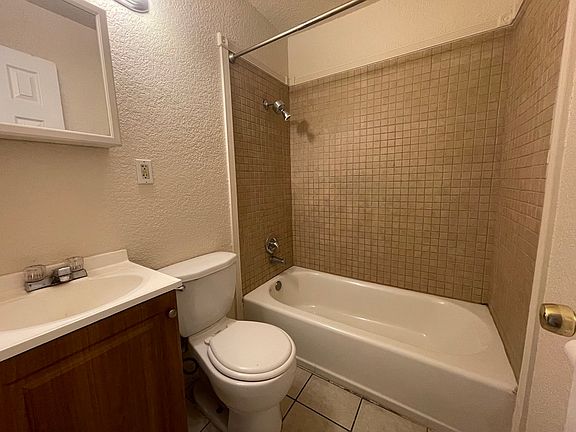 4th image of 2704 W 15th St