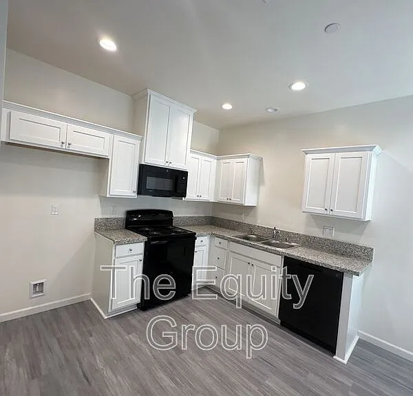 735 S Pinkham #105 — Photo 12
