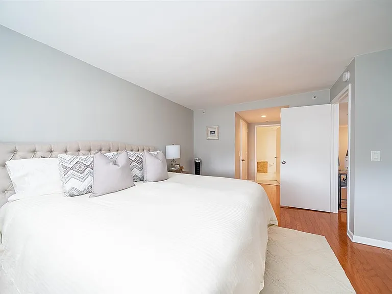 700 Grove St #6M — Photo 9