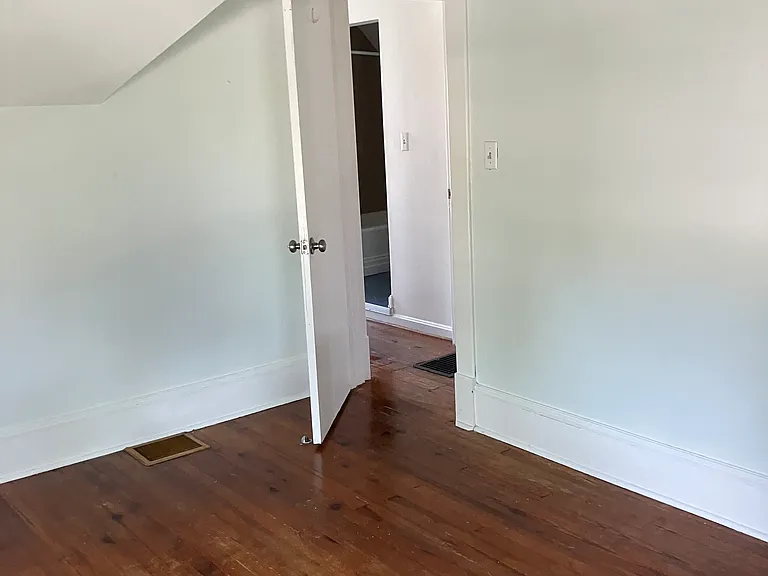 301 Bassett Rd — Photo 26