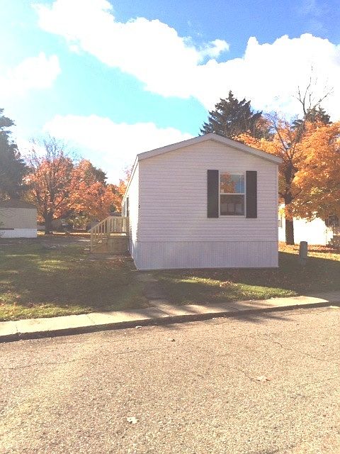 1st image of 2 Sparrow Hill Dr