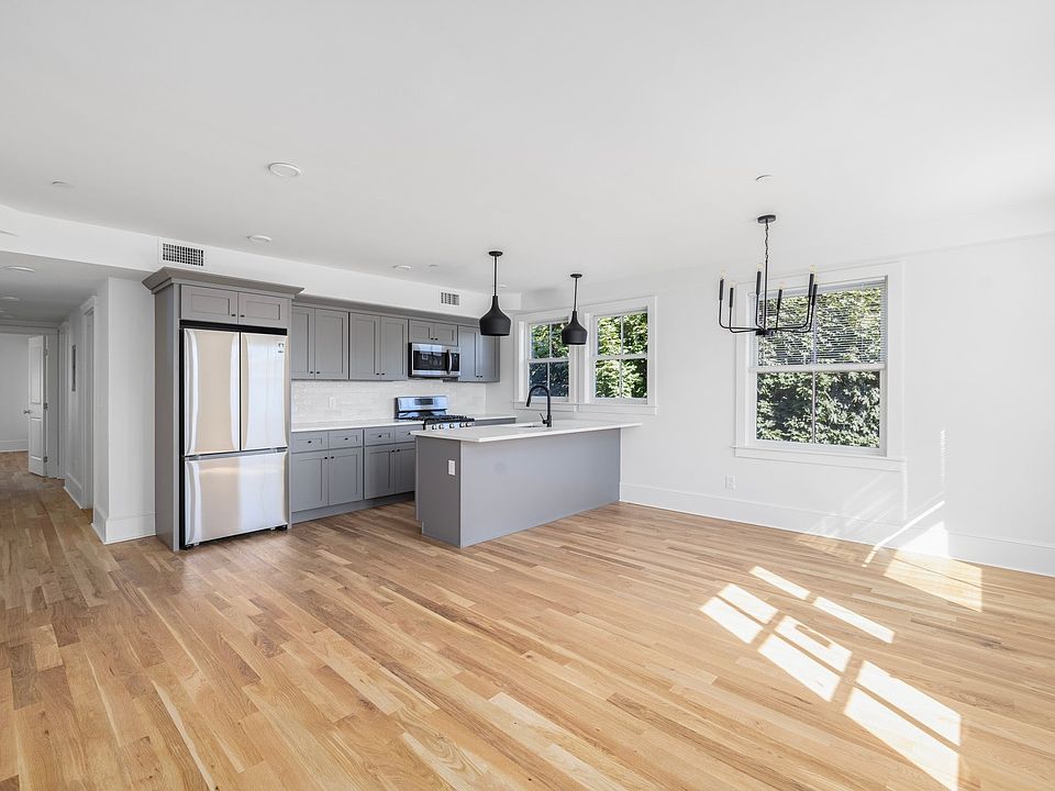 1st image of 293 Governor St #201