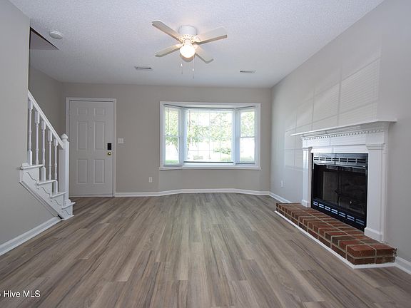 3rd image of 1105 Grovemont Drive #C1