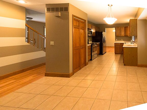 2nd image of 3420 Fountain Lake Dr