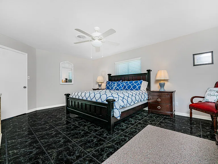 Huge bedroom - could be a second primary bedroom