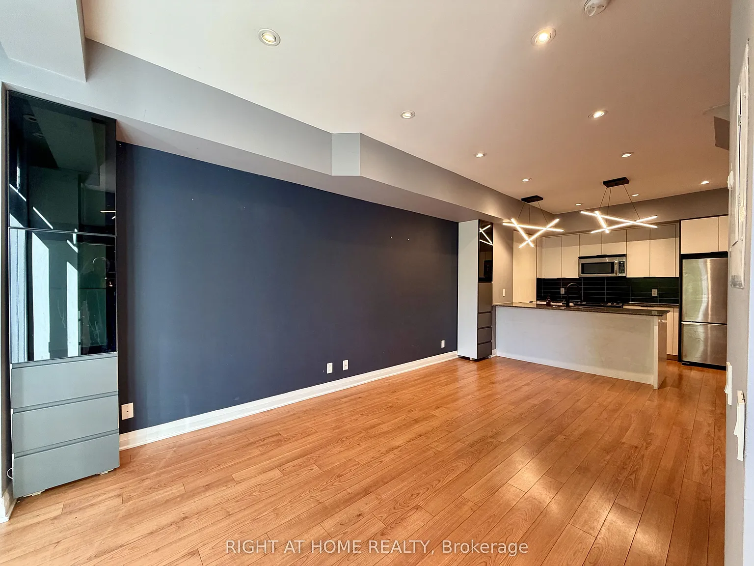 4 bed, $3,900 — Photo 3