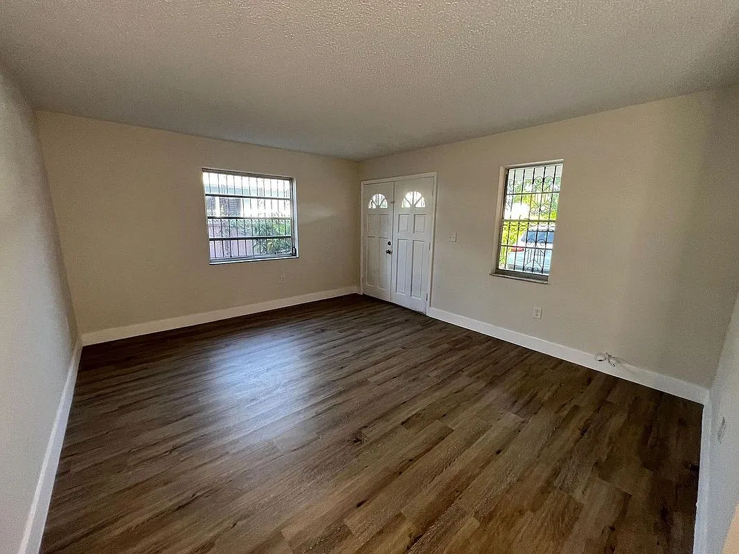 3 bed, 2.0 bath, 1500 sqft, $3,600 — Photo 2