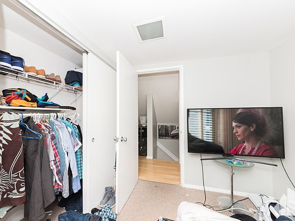 4th image of 2308 N Greenview Ave #2C