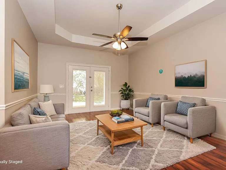1002 Esquire Ct — Photo 3