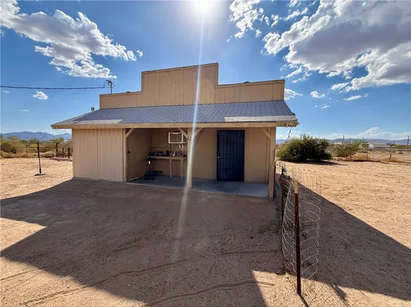 3587 N Horse Mesa Road, Golden Valley, AZ 86413