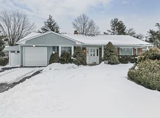 36 Dorchester Rd, Smithtown, NY 11787