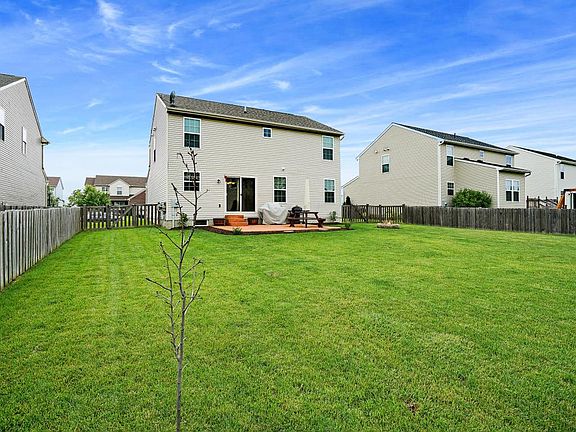 3rd image of 1597 Roscommon Dr
