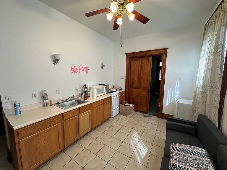 2333 Flora St — Photo 5