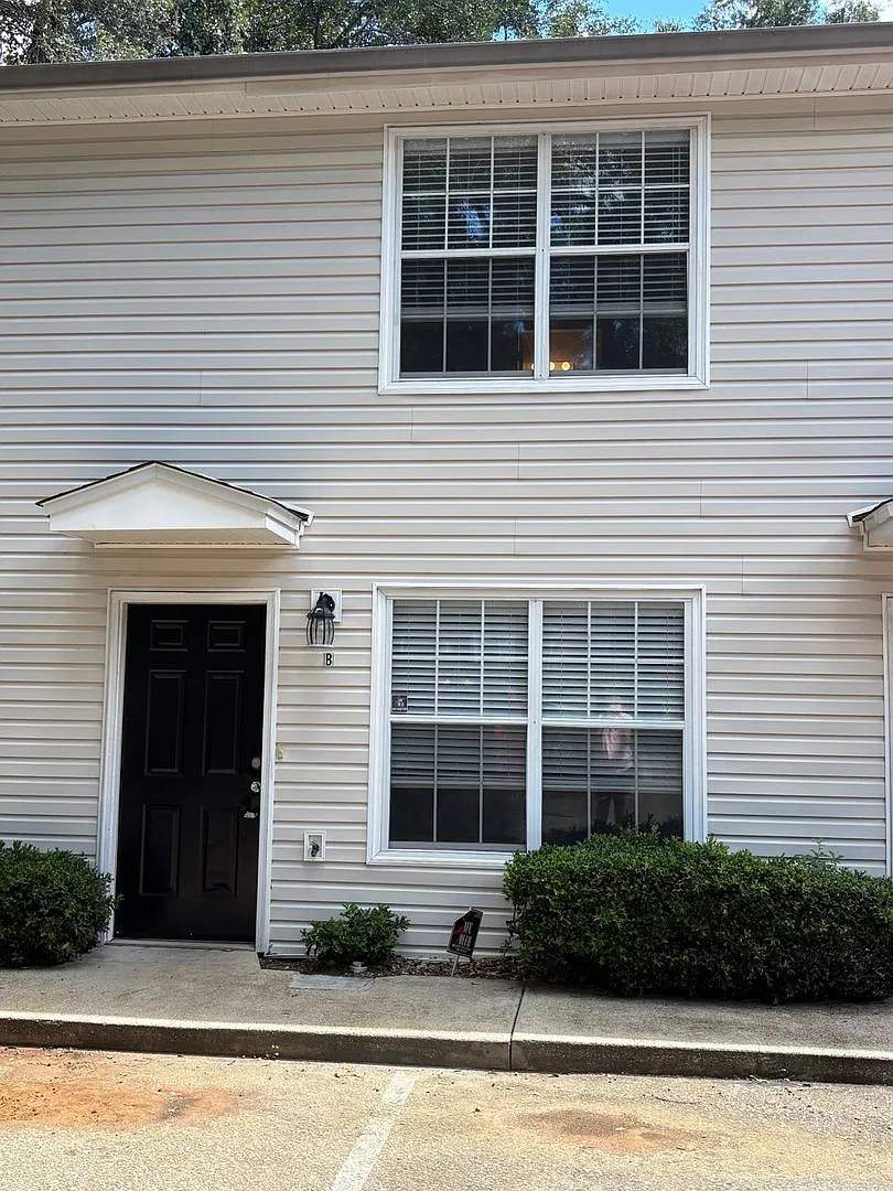 Richmond 827 — Photo 1