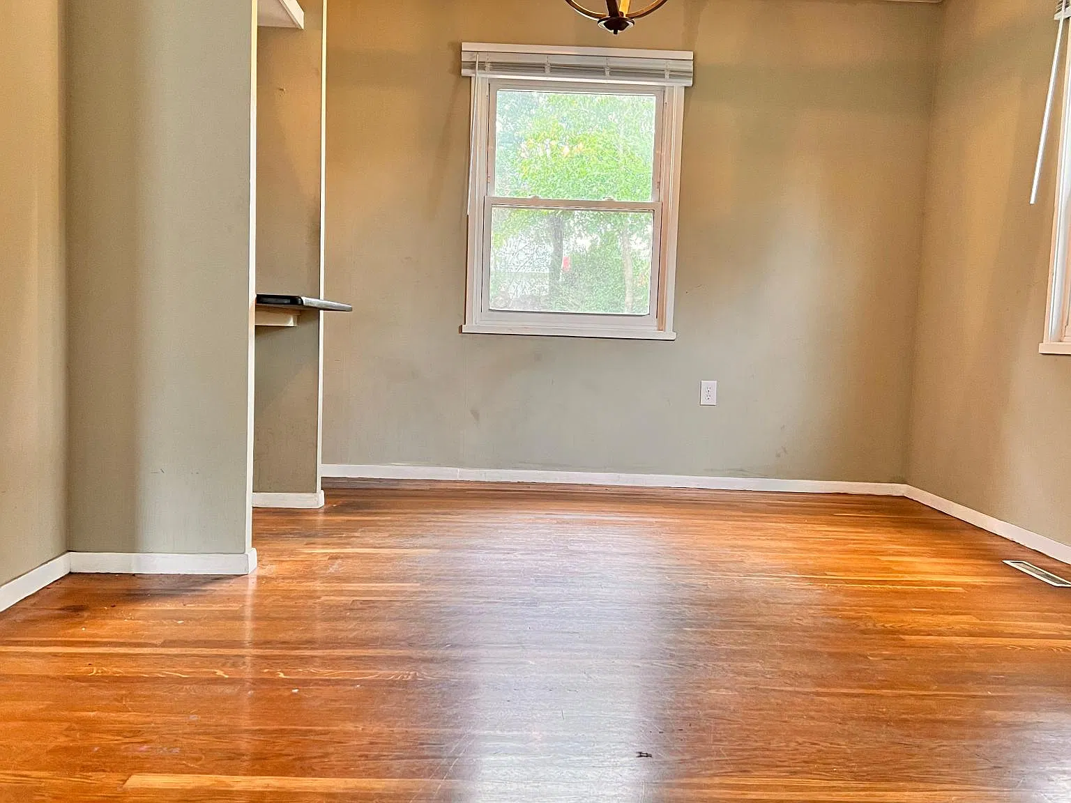 3 bed, 1025 sqft, $1,800 — Photo 3
