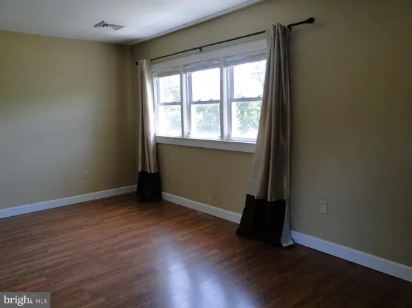 520 New Jersey Ave, National Park, NJ 08063