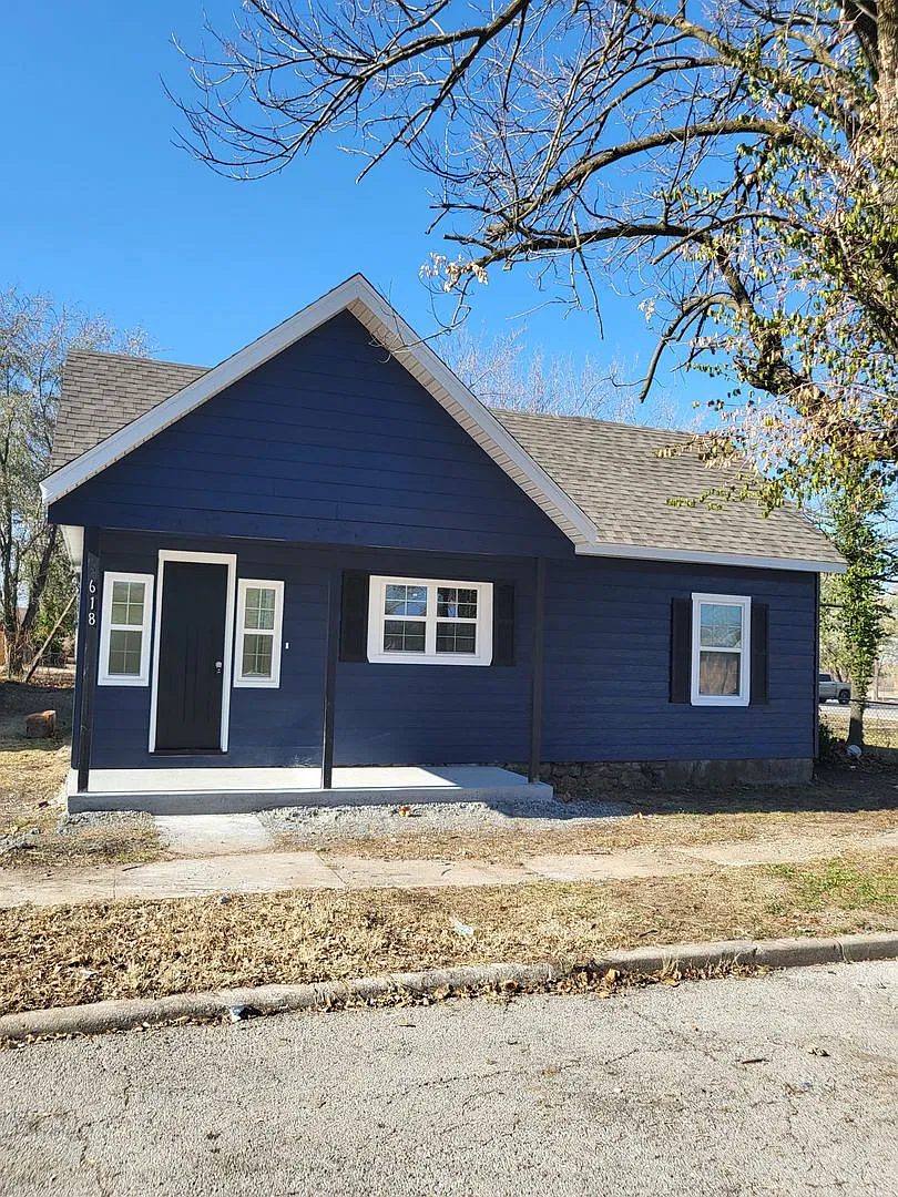 Great Location With A Beautiful Sunroom! — Photo 1