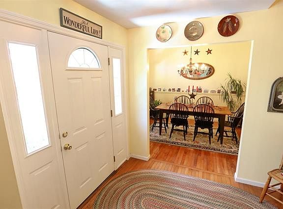 3rd image of 903 Zohner Ct