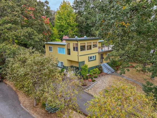 644 Fernhill Rd, Esquimalt, BC V9A 4Y9